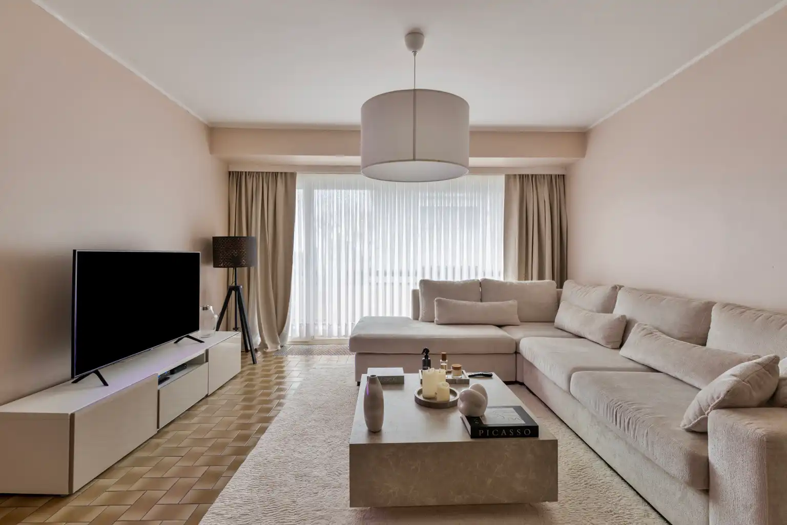 Instapklaar 2 slaapkamer appartement op 1ste verdieping foto 2