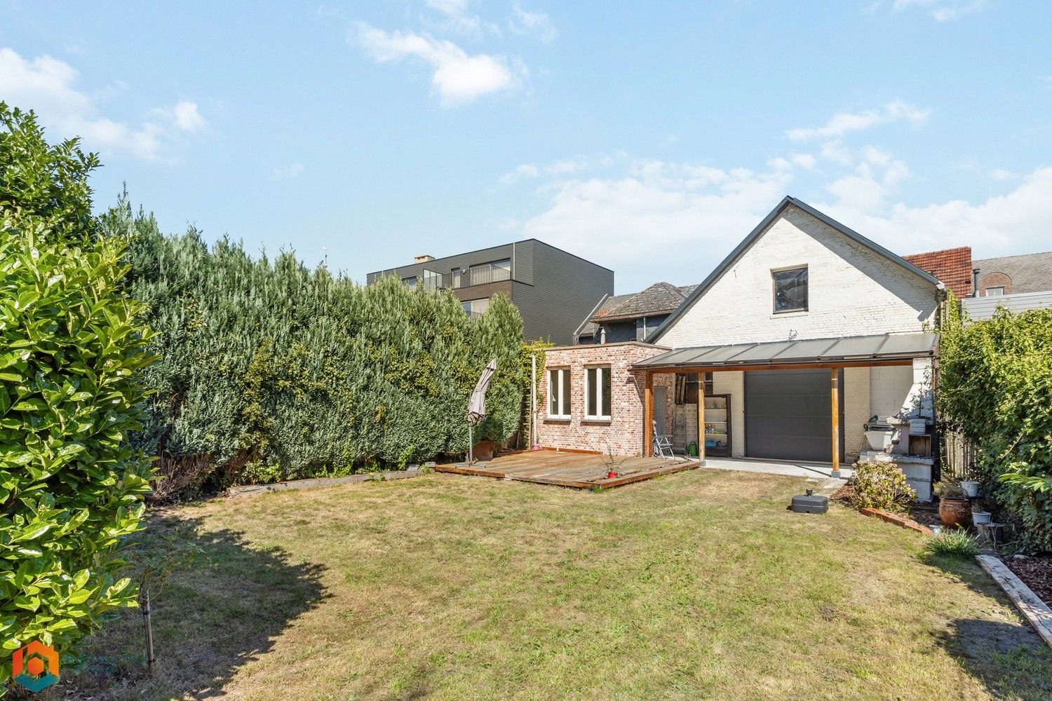 Ruime woning met handelsruimte en grote garage / werkplaats foto 14