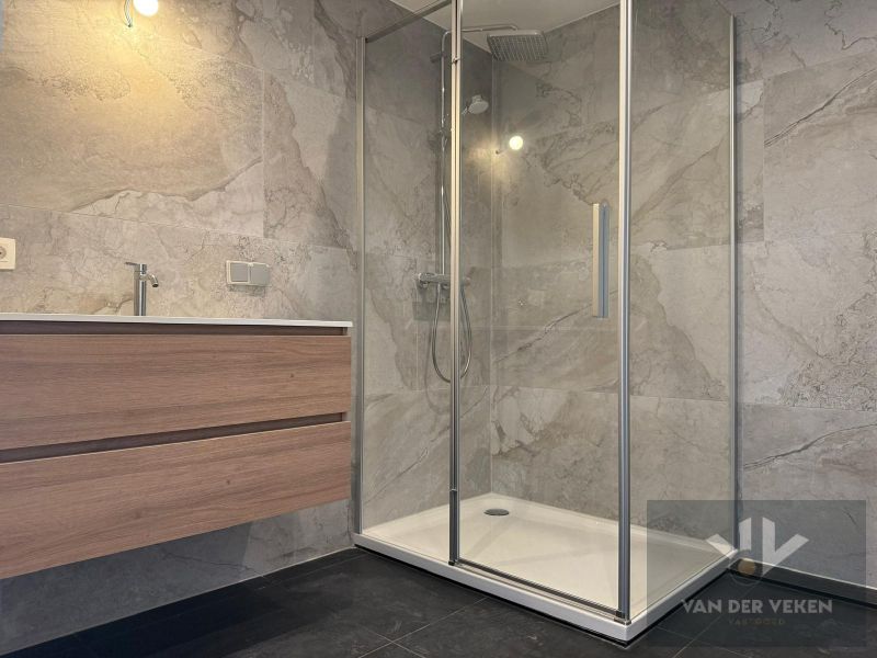 Gerenoveerde charmante bel-etagewoning op wandelafstand van het centrum foto 11