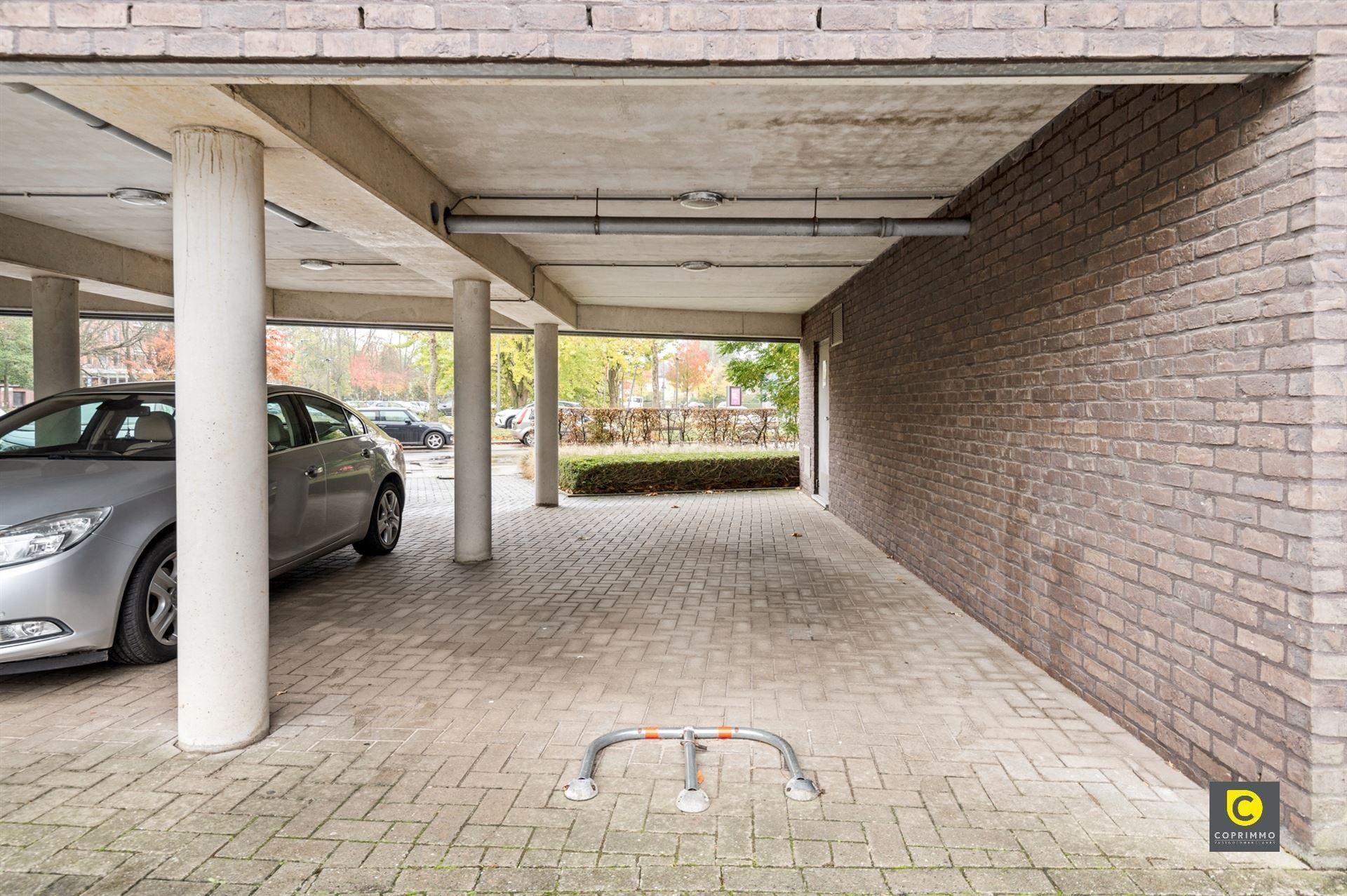 Mooi onderhouden 2 slp app + P foto 9