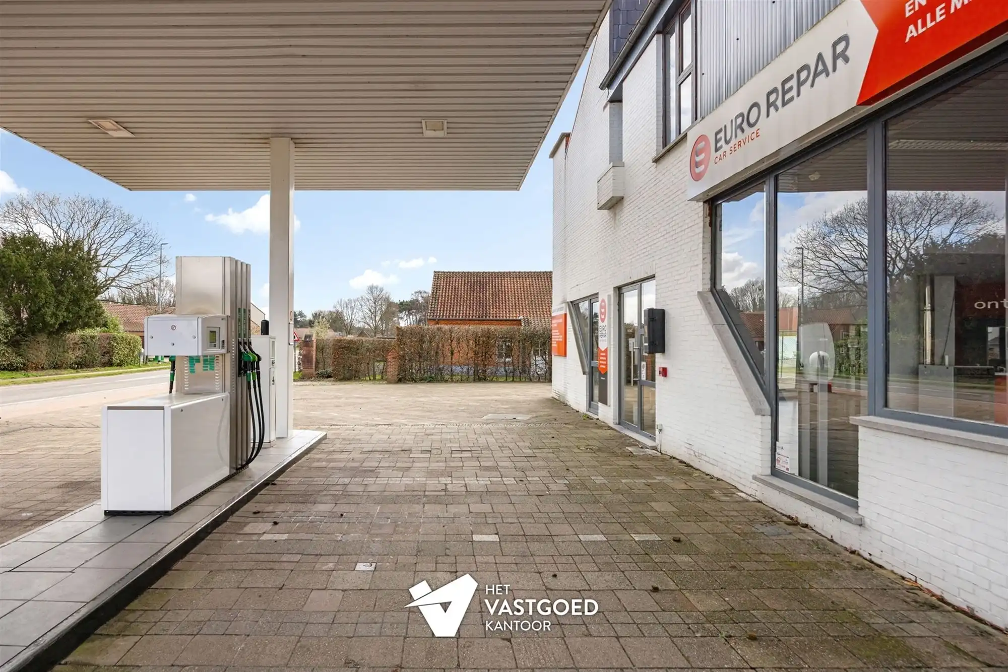 OVER TE NEMEN GARAGE (800M²) EN TANKSTATION GELEGEN OP EEN PERCEEL VAN 2727M² TE HAM foto 6