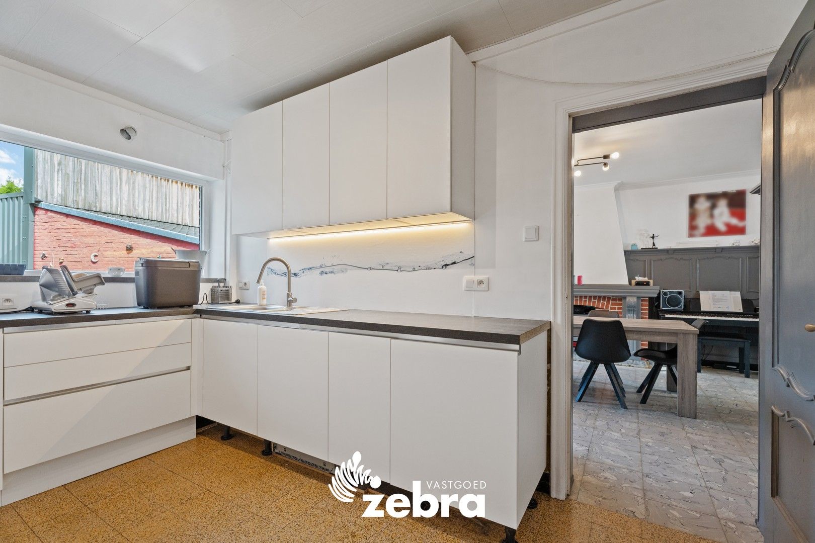 Ruime licht op te frissen woning met drie slaapkamers te Tielt! foto 7