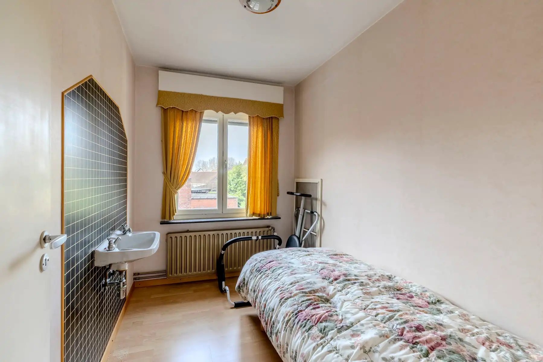 Te renoveren halfopen woning met 3 slp, garage en tuin. foto 18