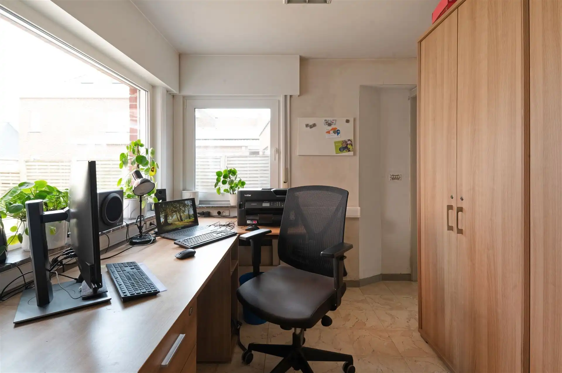 Ruime geziswoning met dubbele garage foto 9