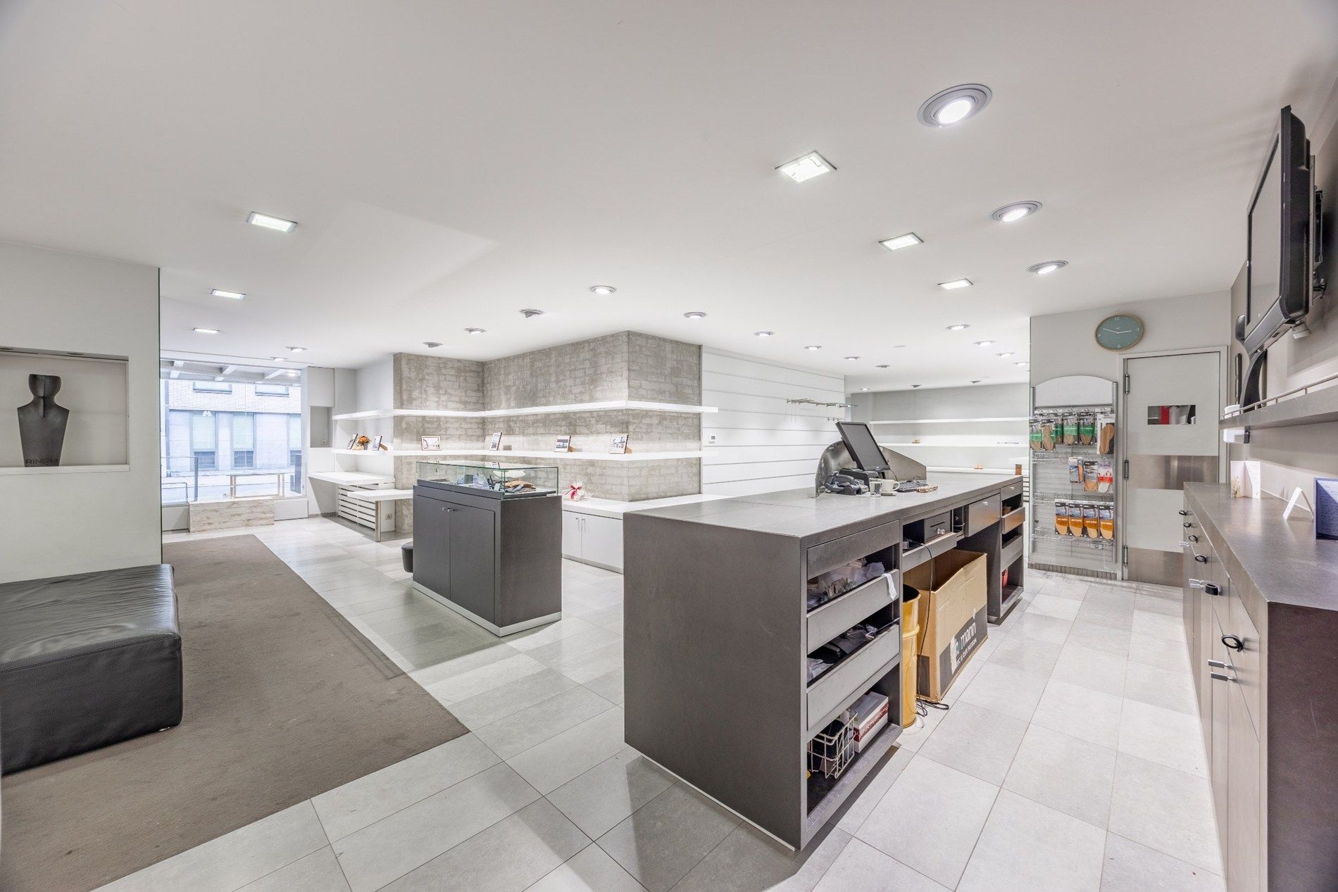 CENTRAAL GELEGEN COMMERCIEEL HANDELSPAND foto 8