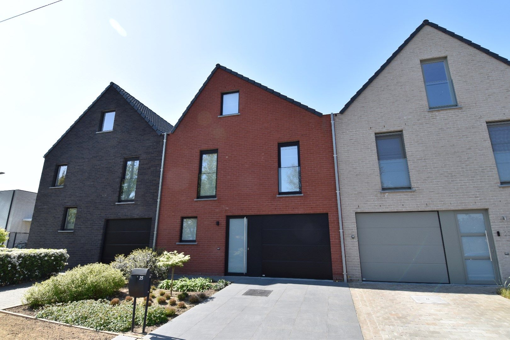 Instapklare, energiezuinige woning (BJ 2021) met 4 slaapkamers (5 mogelijk) én garage te Heule foto {{pictureIndex}}