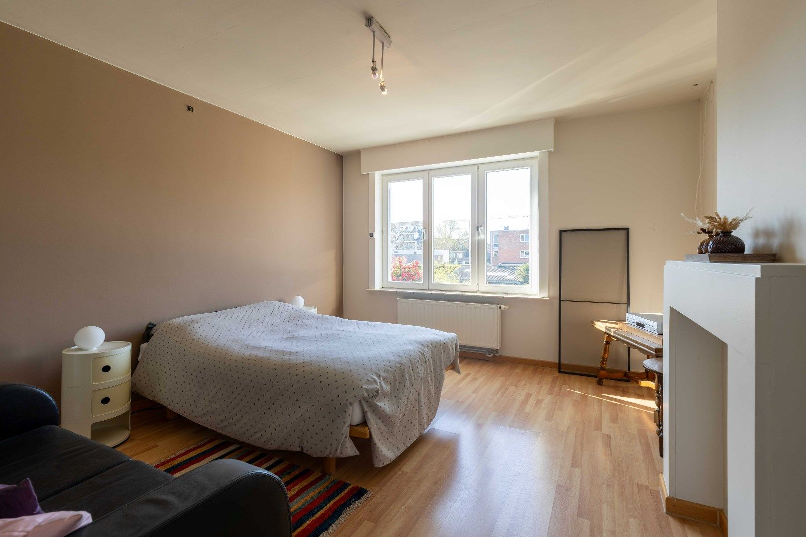 Uiterst ruime woning met mog. tot zeven slaapkamers, twee garages en zongerichte tuin te Sint-Kruis. foto 16