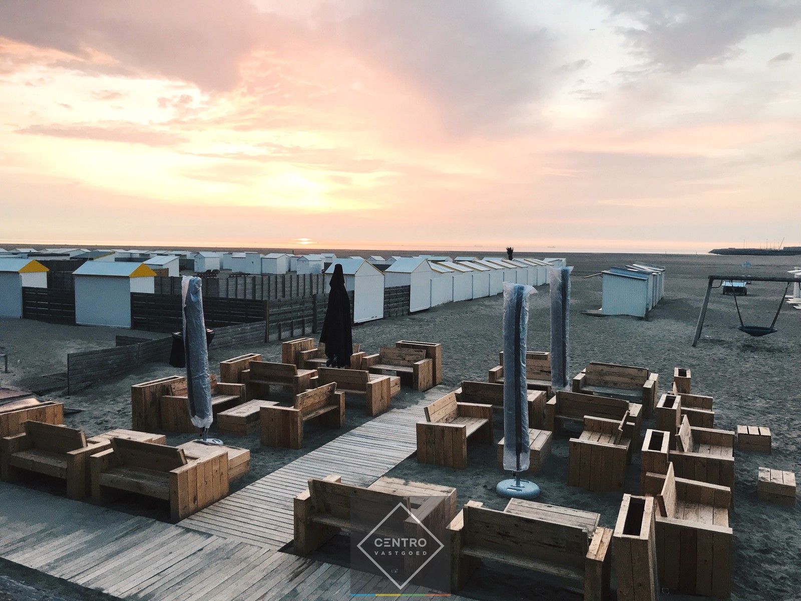 Uniek & exclusief aanbod: Volledig geïnstalleerd HANDELSPAND (restaurant/brasserie), inclusief de VOLLEDIGE inboedel TE KOOP op de zeedijk te Zeebrugge! foto 24