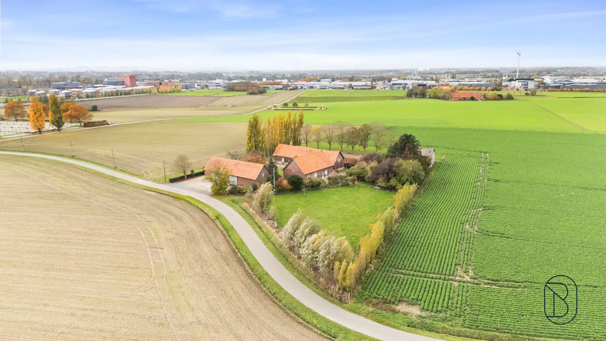 Unieke charmante vierkantshoeve op 1 hectare grond te Ieper foto 7