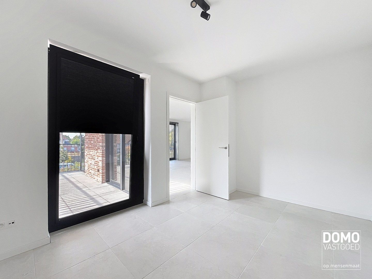 NIEUWBOUW 2 SLAAPKAMER APPARTEMENT MET TERRAS, AUTOSTANDPLAATS EN KELDERBERGING TE KERMT foto 7