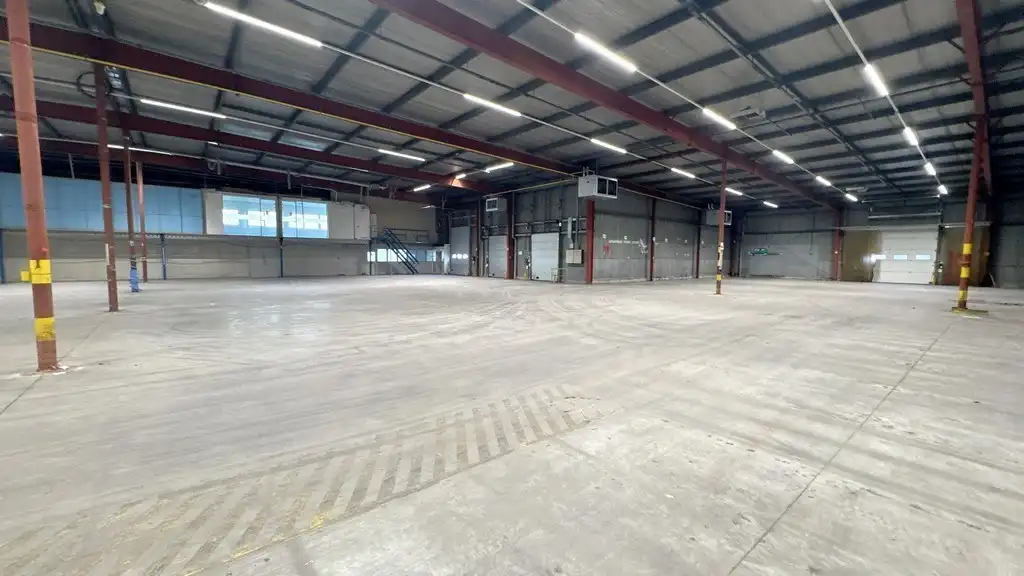 Logistieke loods met laadkades te huur nabij E19 in Kontich foto 2