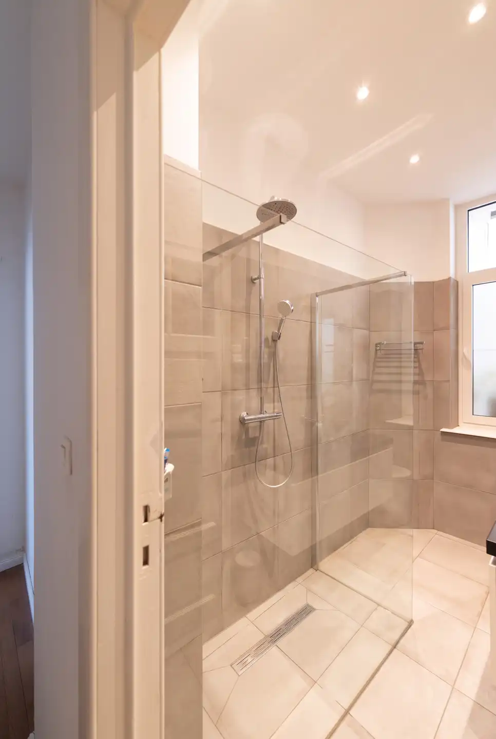 ANTWERPEN - Twee slaapkamer appartement nabij de Meir foto 12