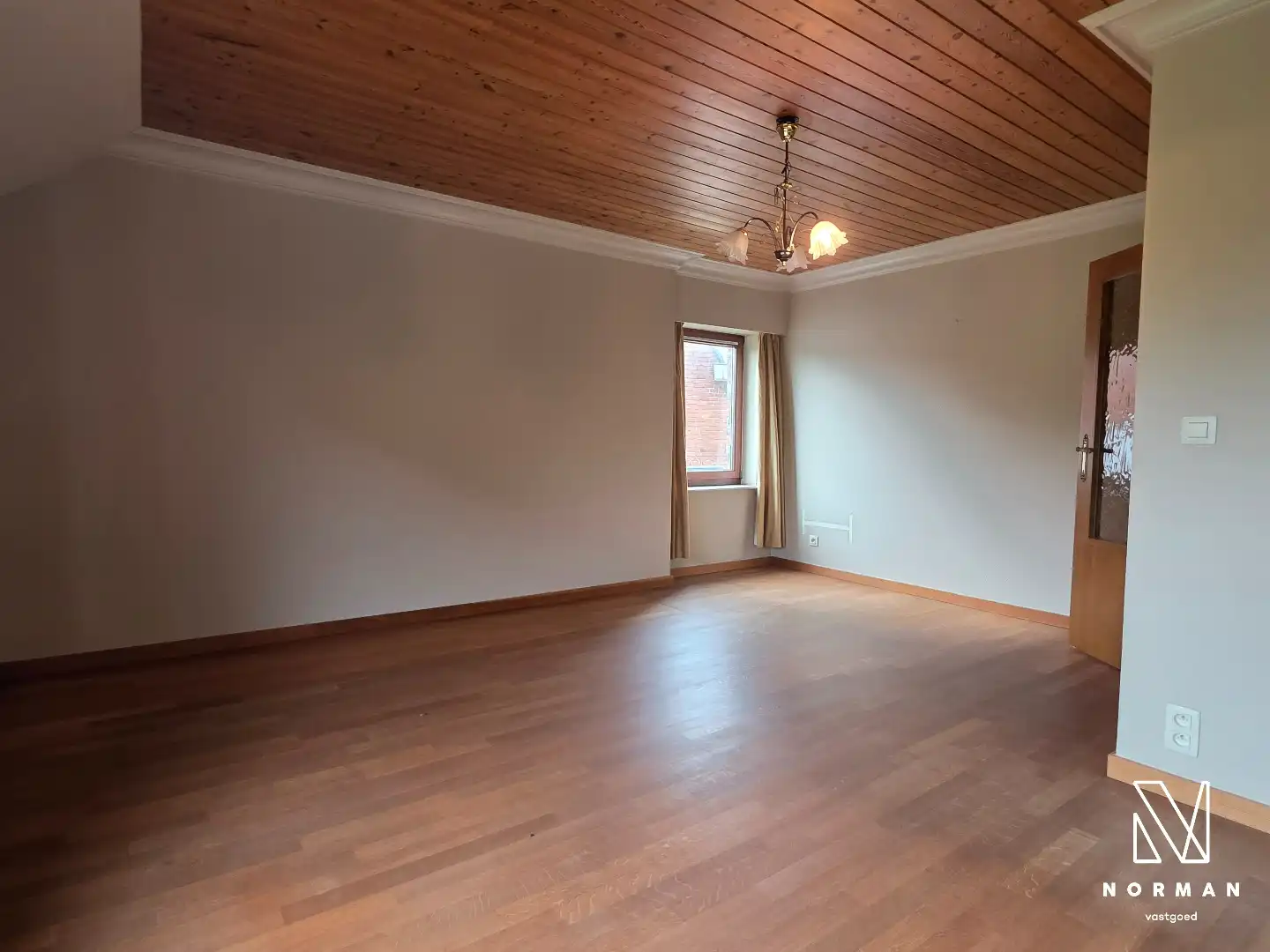 Ruime woning met inpandige garage en 3 slks op een prachtig perceel van 1218 m². foto 14