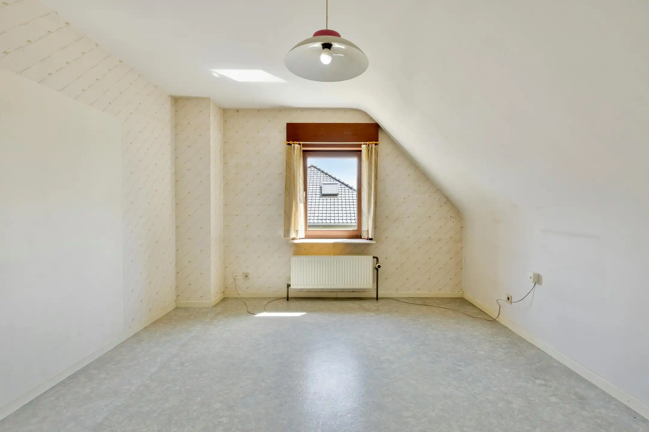 Alleenstaand huis op residentiële locatie te koop in Gullegem foto 8