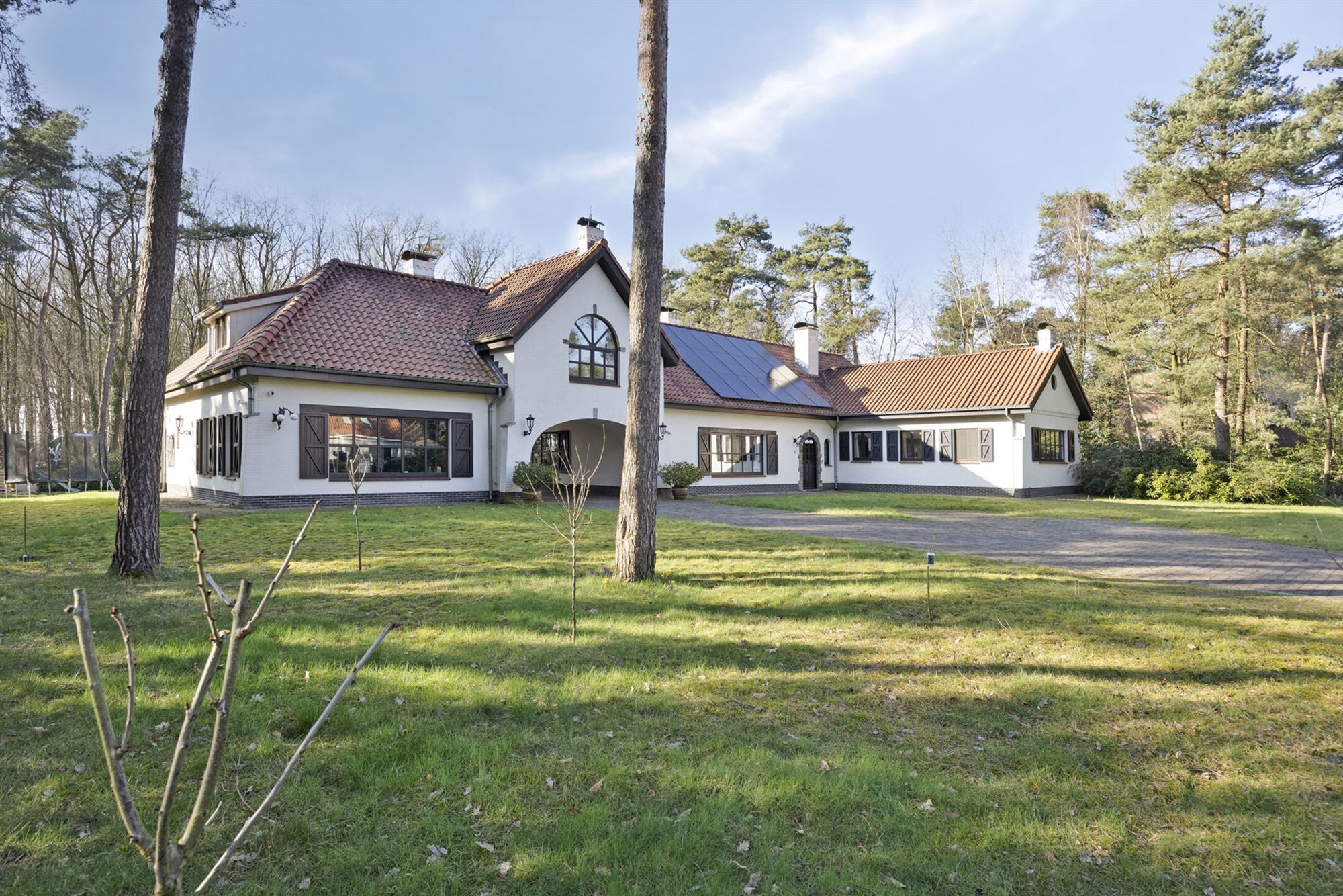 Kangoeroevilla in villawijk op 3.114 m² foto {{pictureIndex}}