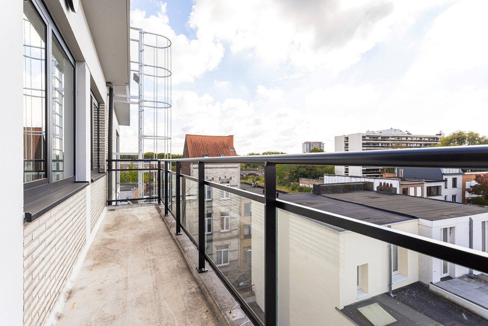 Prachtig gerenoveerd appartement (vernieuwbouw) met 2 slpks nabij De Roma! foto 11