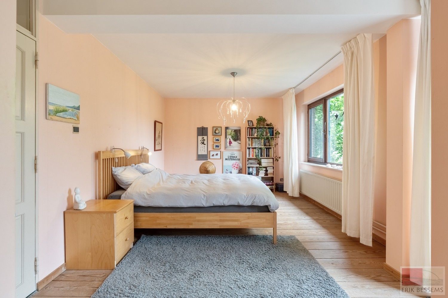 Karaktervolle woning uit 1980 bevindt zich op een perceel van maar liefst 1.399 m² en biedt een bewoonbare oppervlakte van 278 m² foto 20