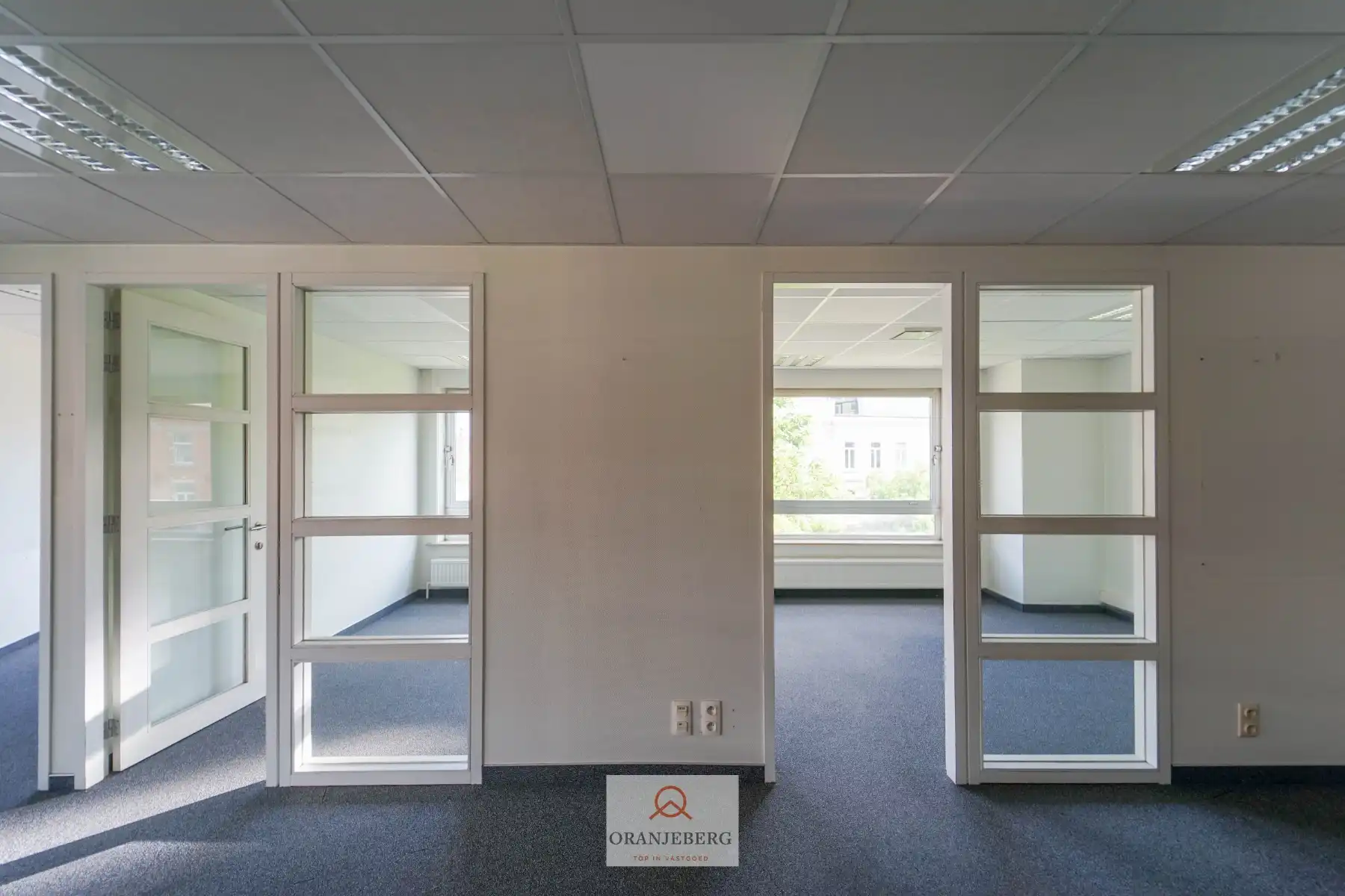 Instapklaar hoekkantoor met 5 ruimtes aan François Laurentplein foto 7