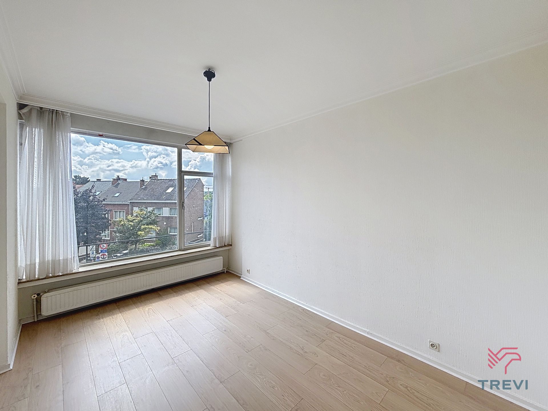 UCCLE - Gerenoveerd appartement met 1 slaapkamer foto 9