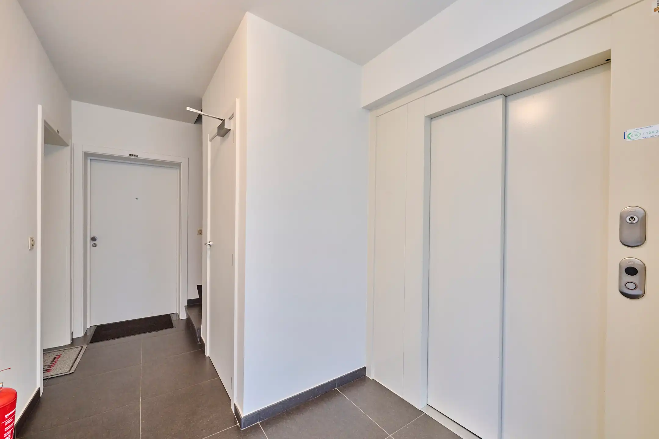 Glv 2slpk appartement, tuin met terras, parking en berging  foto 12