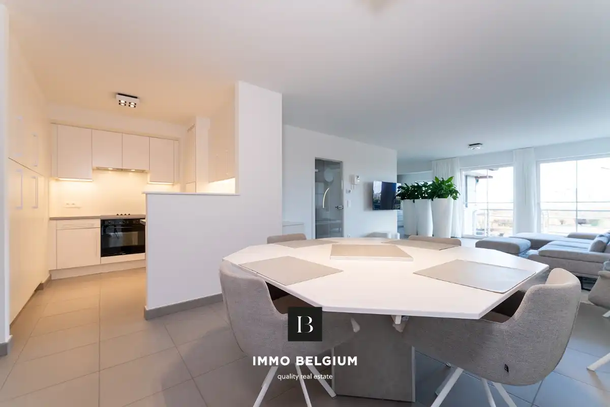 Zeer ruim appartement (133m²) met garagebox foto 9