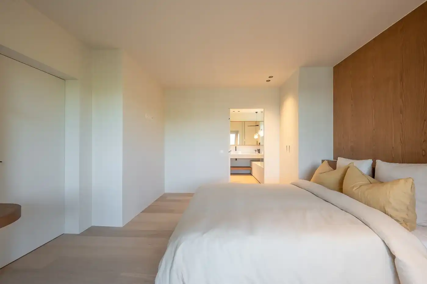 Luxueus gerenoveerde villa met zwembad op een toplocatie in een rustige residentiële wijk van het Zoute. foto 33