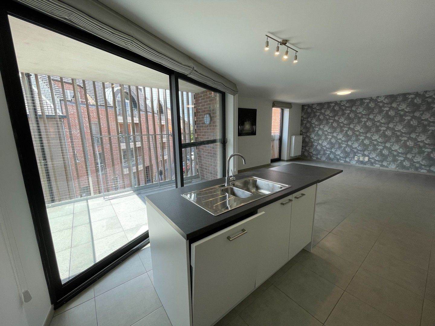 Mooi volledig instapklaar appartement met 2 slaapkamers en terras in het centrum van Diepenbeek. foto 4