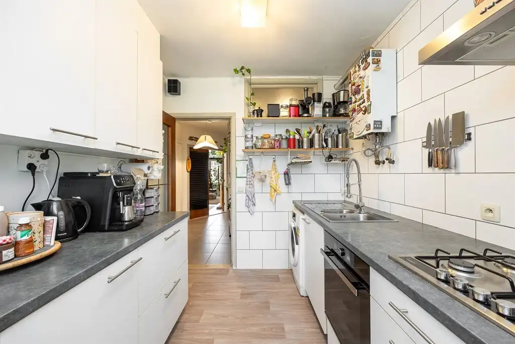 Instapklaar appartement tussen 2 parken foto 8