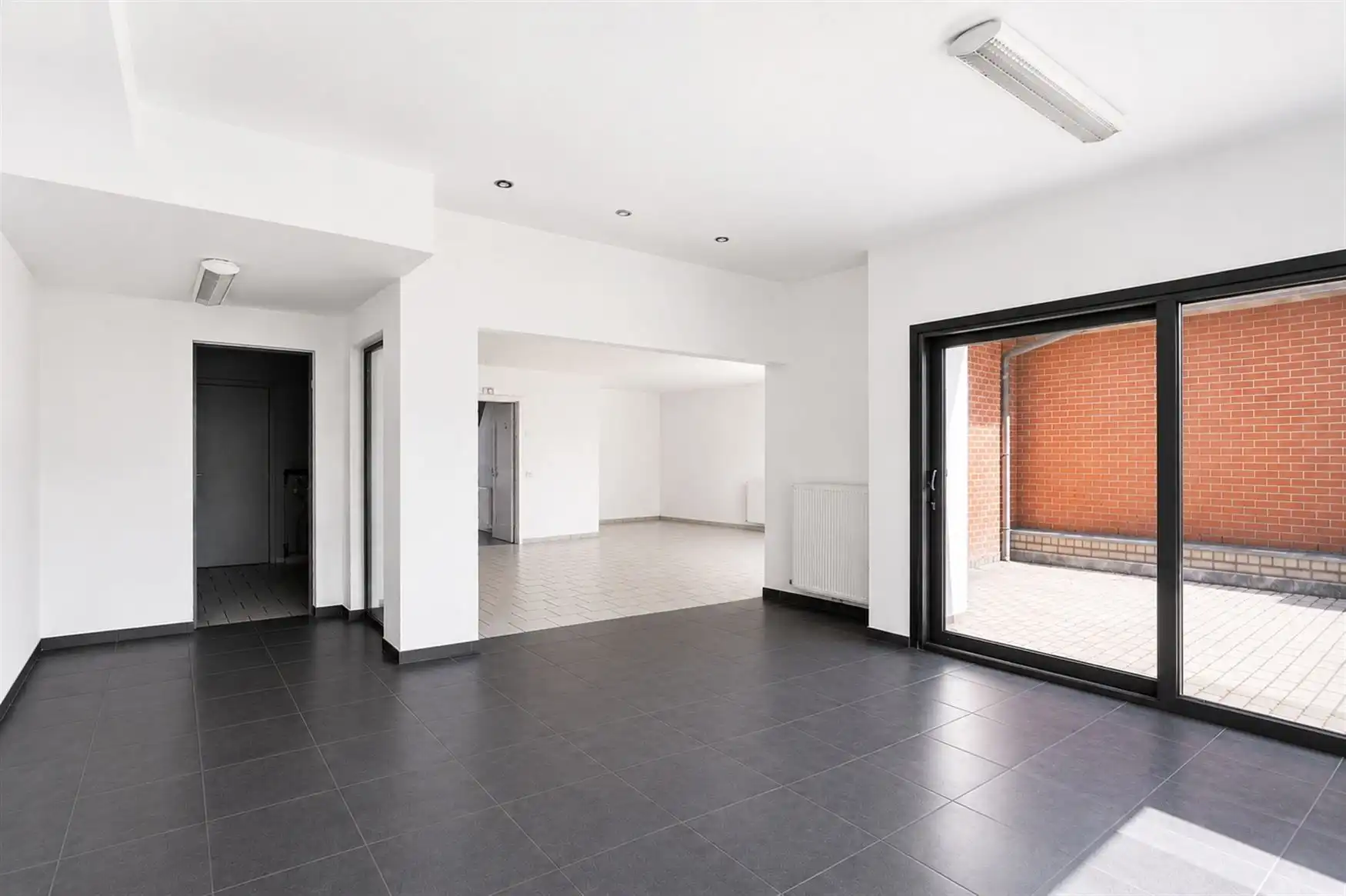 Ruime woning met zuidgerichte tuin en open zicht. foto 9