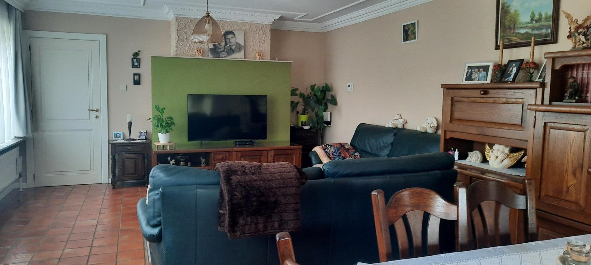 Halfopen woning met 3 slaapkamers, tuin en garage te Neeroeteren.  foto 3