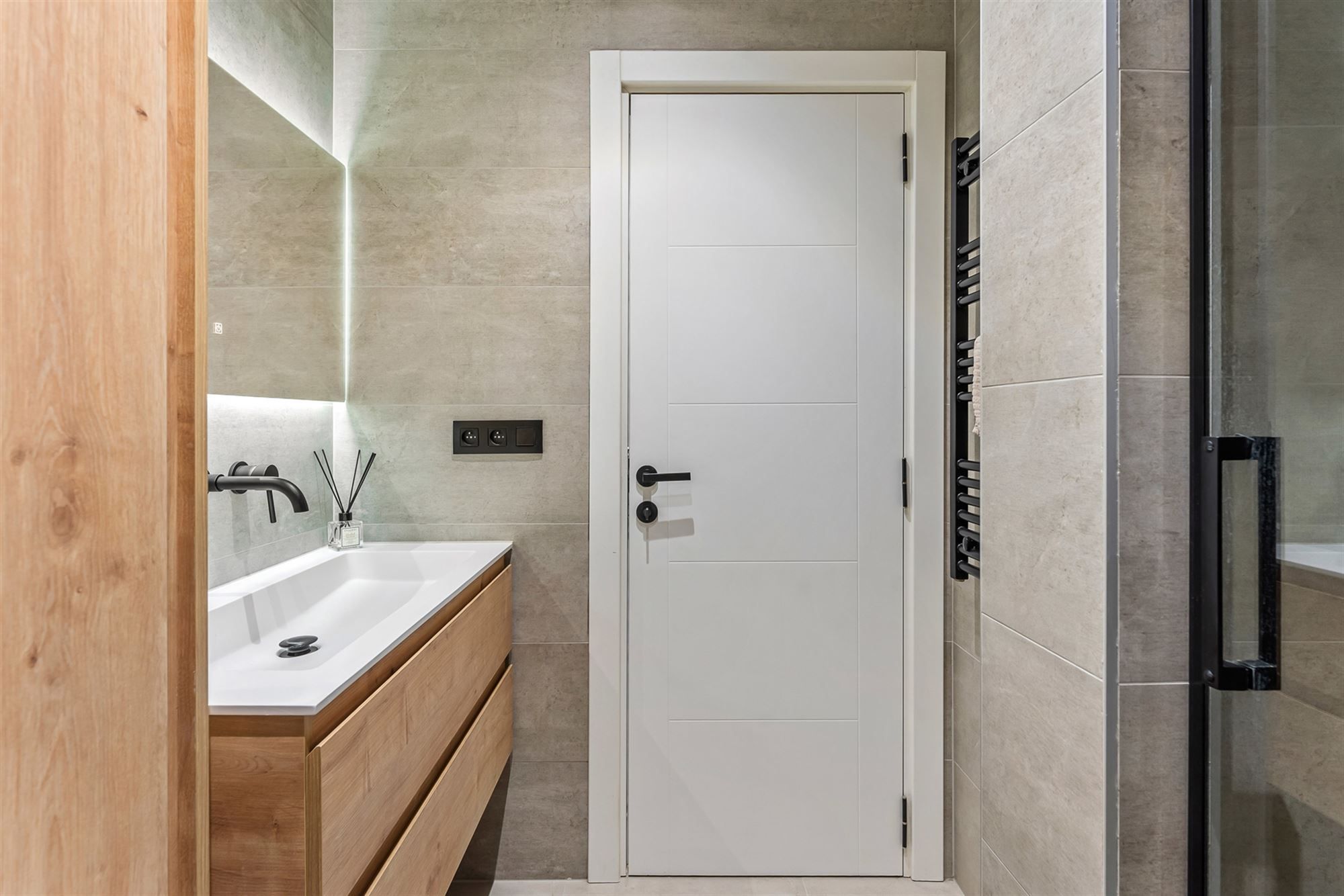 RECENT GERENOVEERD APPARTEMENT MET 2 SLAAPKAMERS IN CENTRUM BERINGEN MET PARKEERPLAATS foto 14