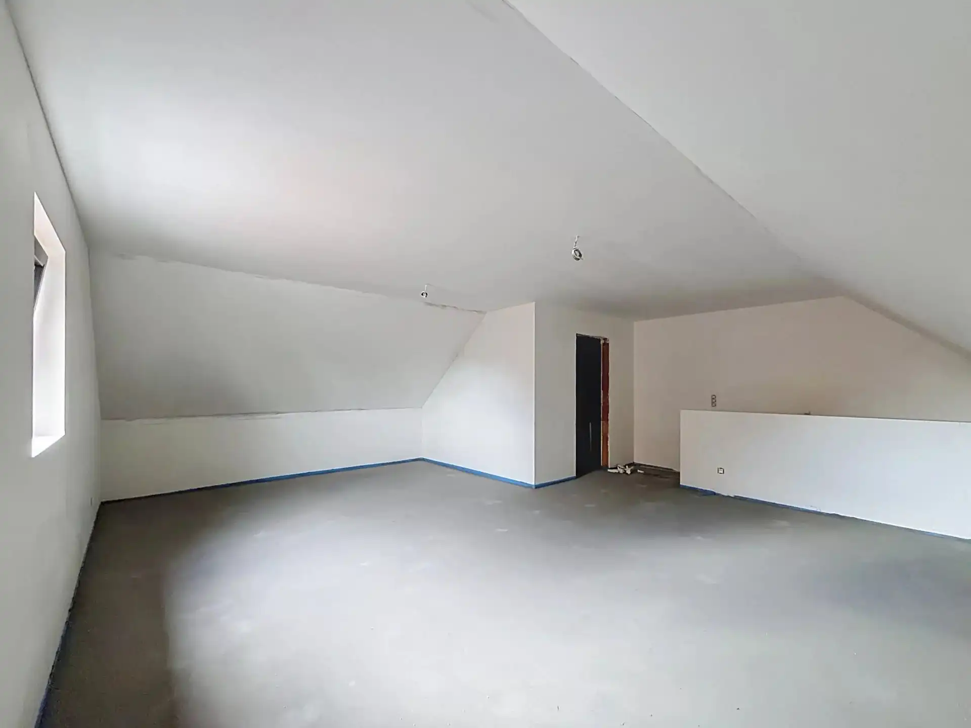 Moderne halfopen nieuwbouwwoning op een topligging nabij het centrum van Lommel. foto 32