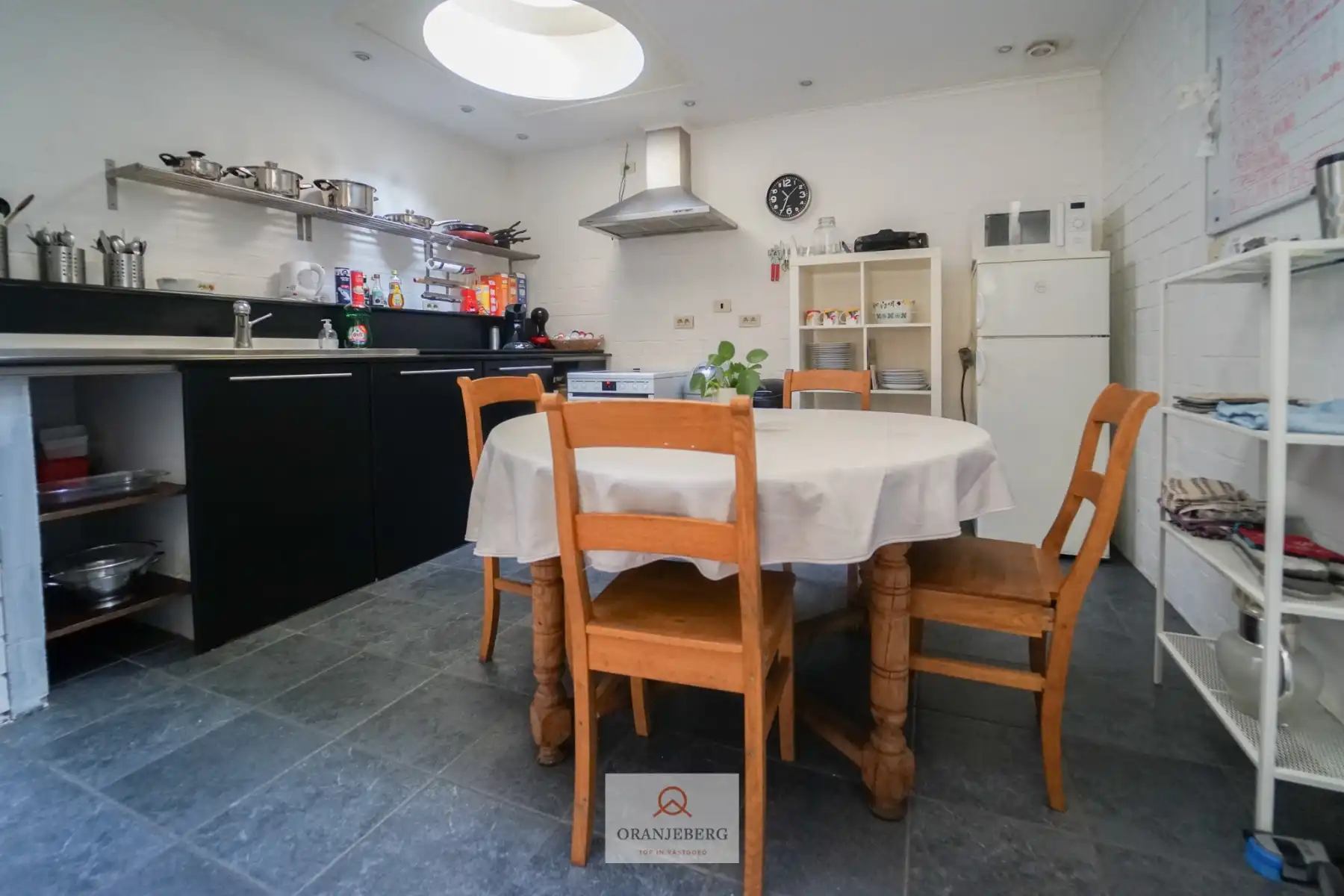 Instapklare rijwoning met 4 slaapkamers! foto 8