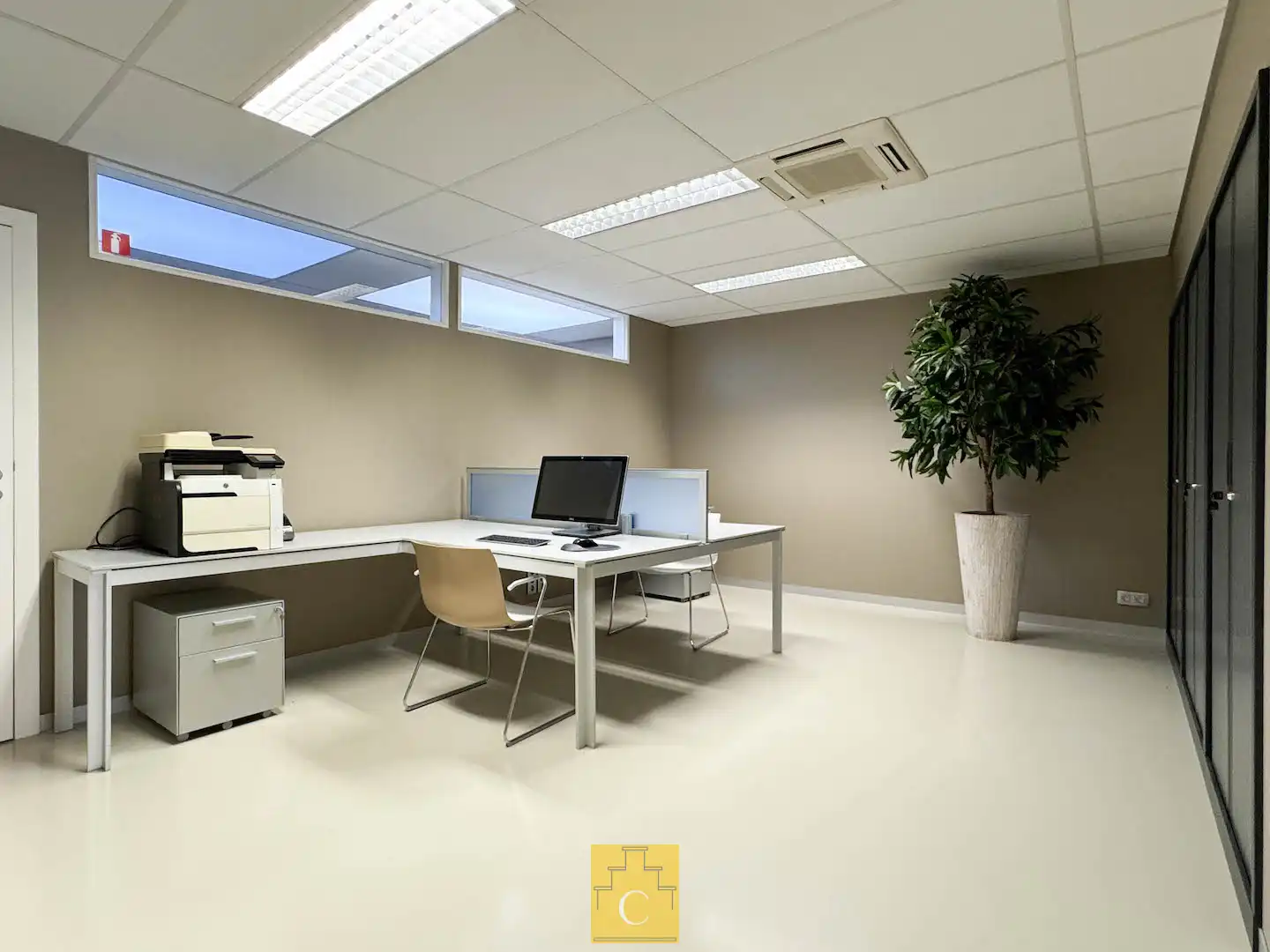 Ruim handelspand met duplexwoonst in het centrum van Loppem foto 4