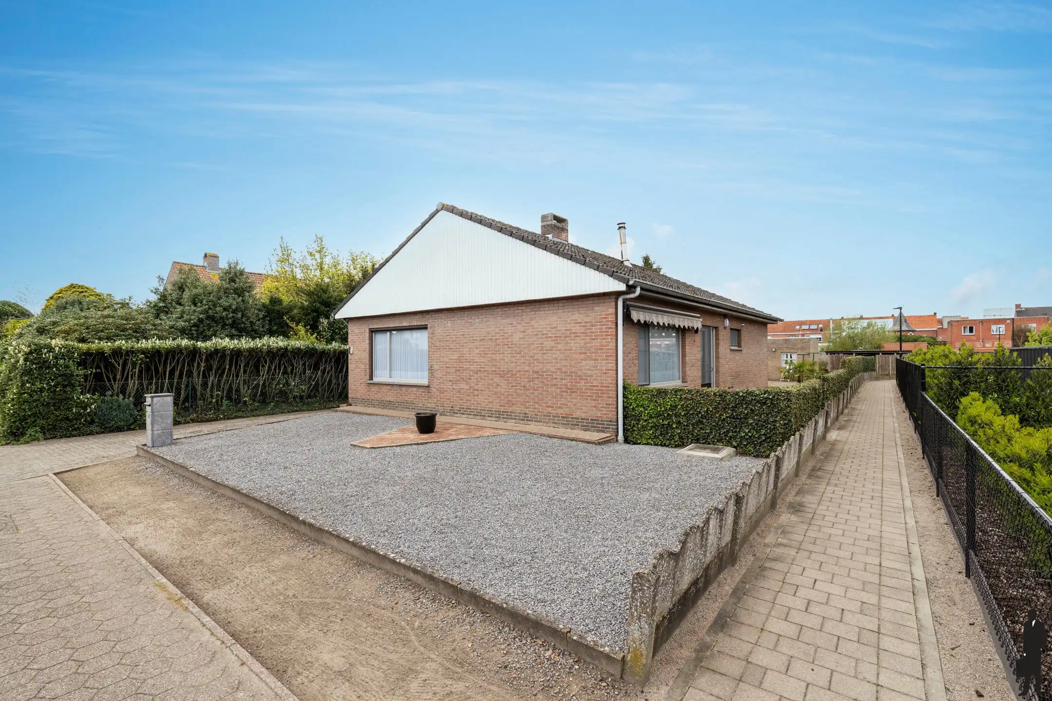 Hoofdfoto van de publicatie: Woning met garage op 615m² grond in centrum Poppel.