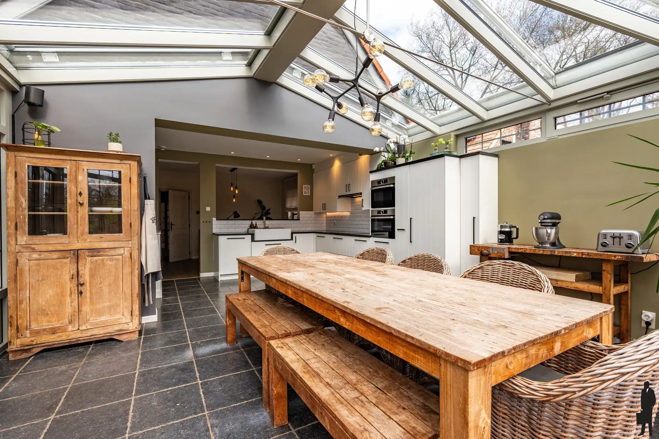 Instapklare woning met bijgebouw, zwembad en zuidtuin! foto 9