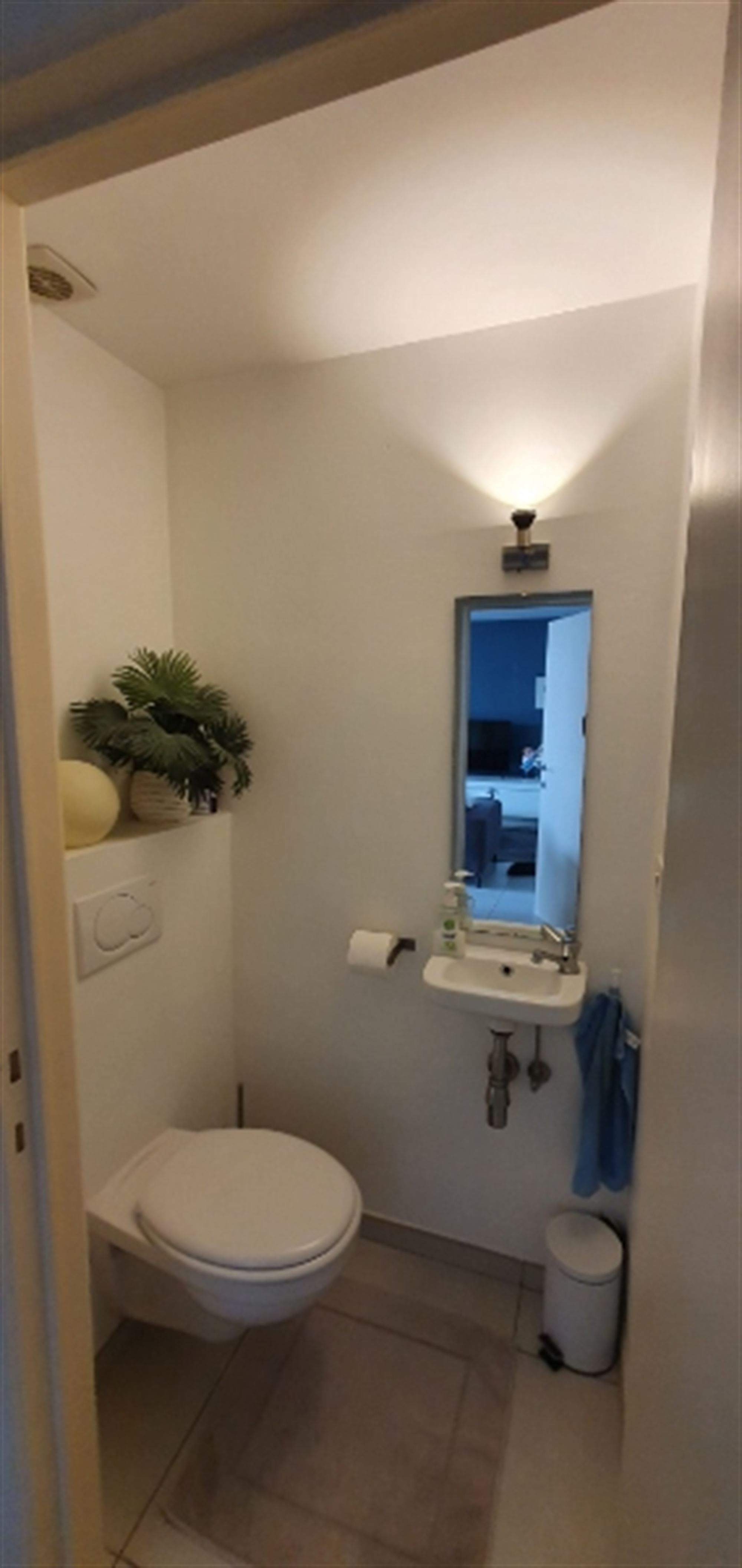Modern appartement met terras foto 12