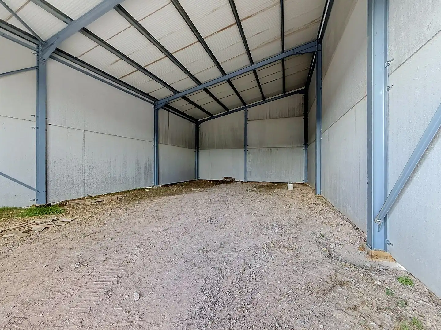Loods NR A te koop – 180 m² KMO-zone Ardopoort te Roeselare foto 2