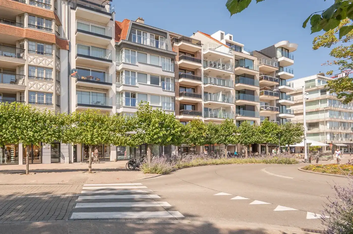 Ruim appartement op de Kustlaan in hartje Zoute met open zicht op de minigolf foto 12