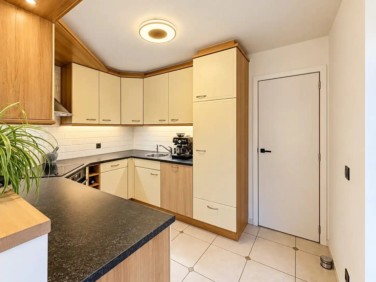 Instapklare woning met 4 slaapkamers op een mooi perceel. foto 10
