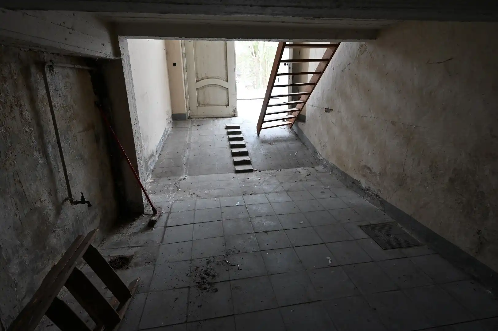 Uniek aanbod: Ruime garage op de hoek van de K. De Stoutelaan en de Filips De Goedelaan uitgevend op 't Stilende. foto 5