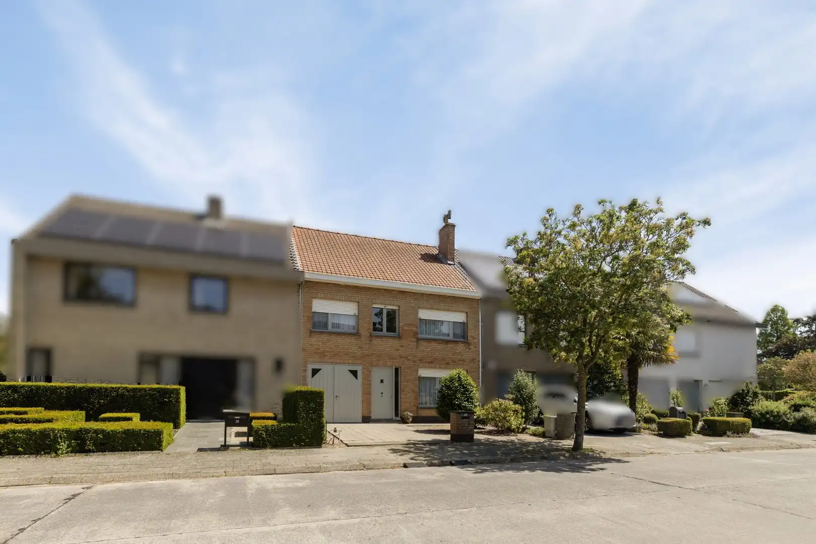 Instapklare gerenoveerde gezinswoning op toplocatie in Sint-Andries foto {{pictureIndex}}