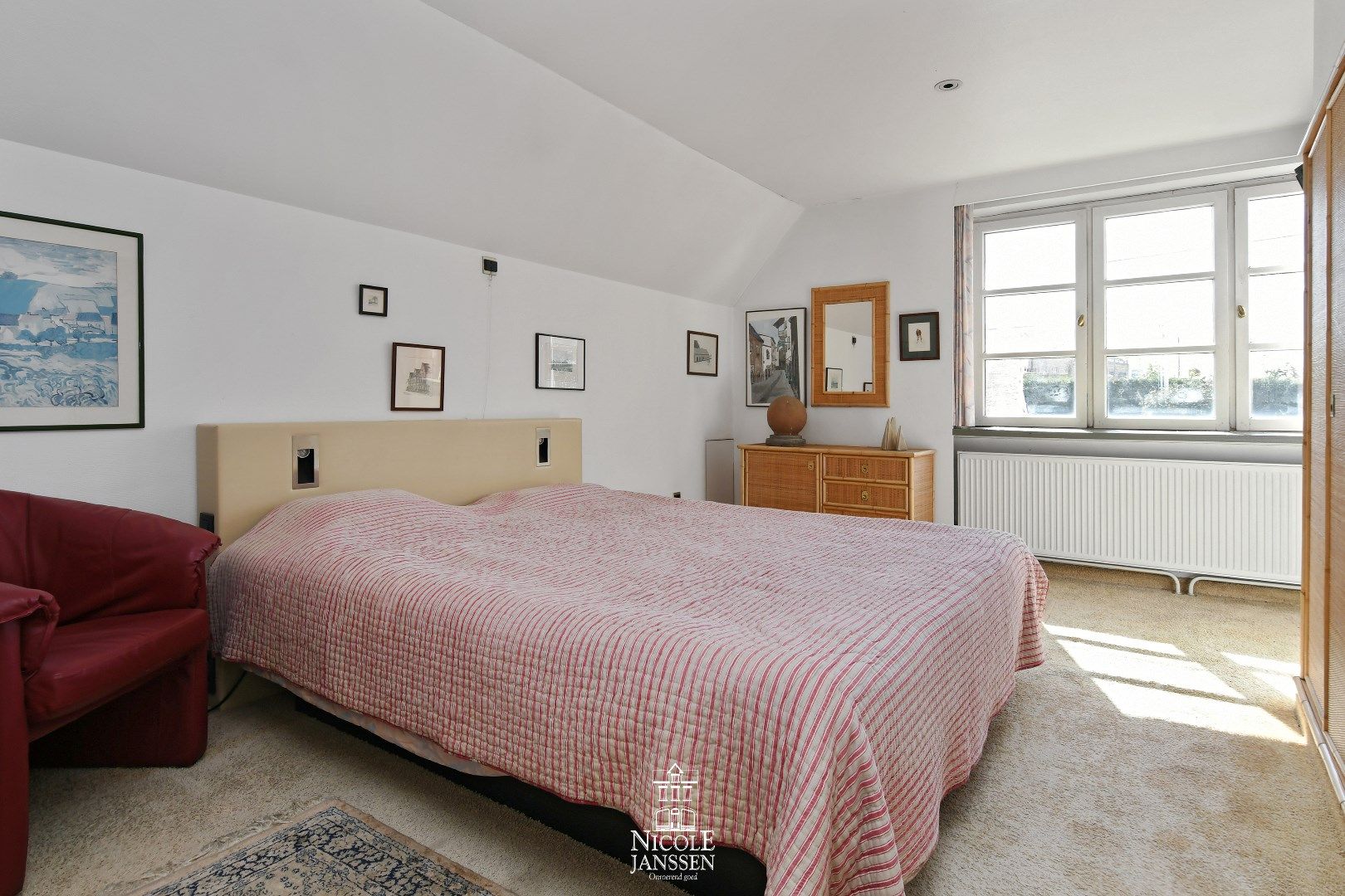 Ruime villa op een royaal perceel foto 23