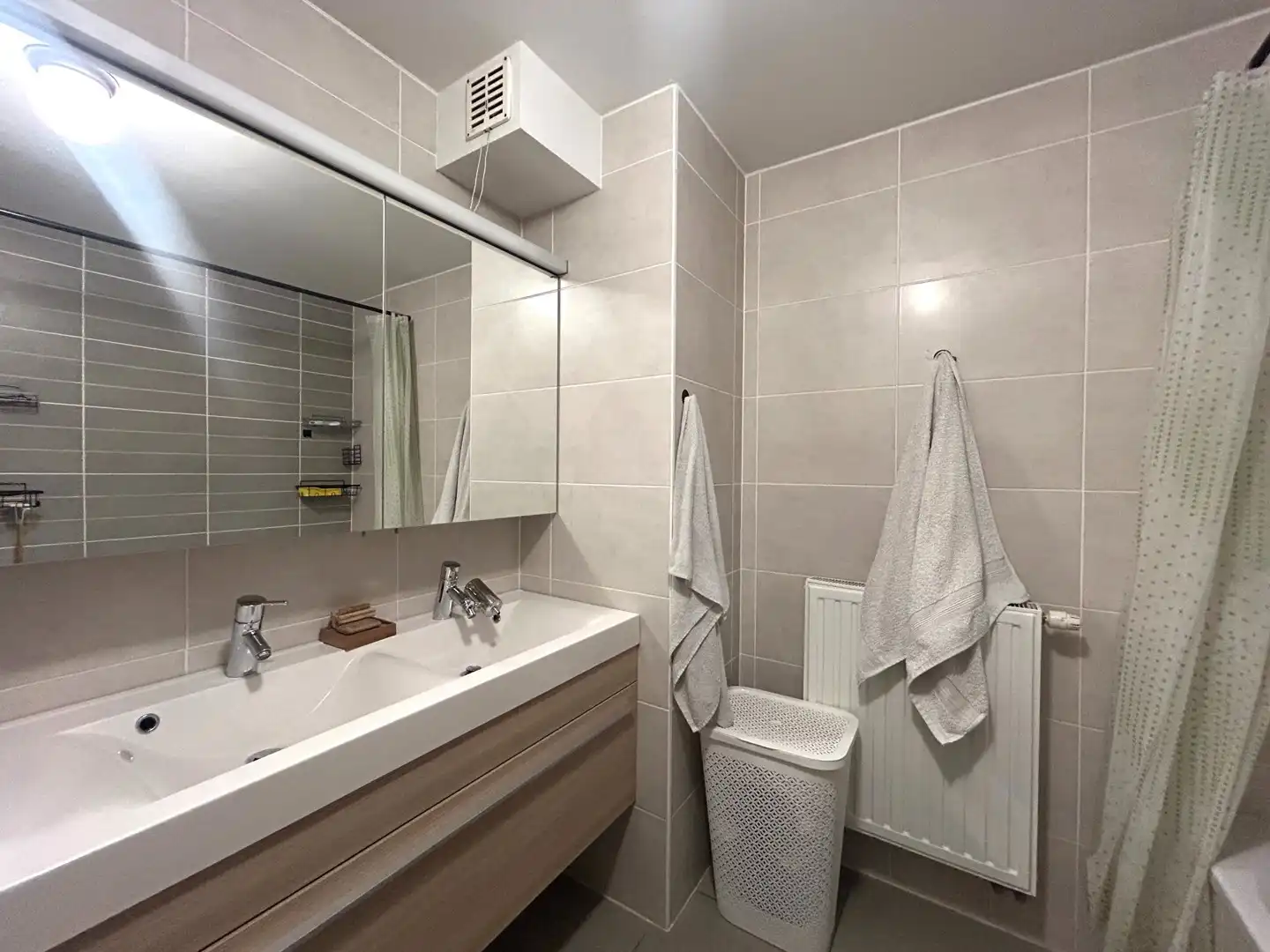 Instapklaar twee-slaapkamerappartement met 2 terrassen te centrum Roeselare! foto 11