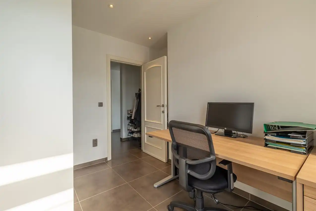 Appartement met twee slaapkamers, terras en autostaanplaats te midden van centrum foto 19