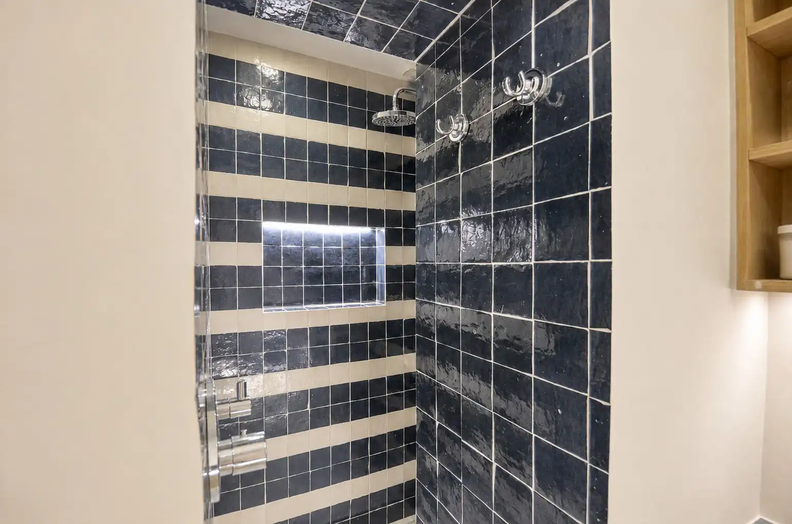 Stijlvol hoekappartement met tijdloze elegantie en een open zicht op de Kustlaan. foto 19