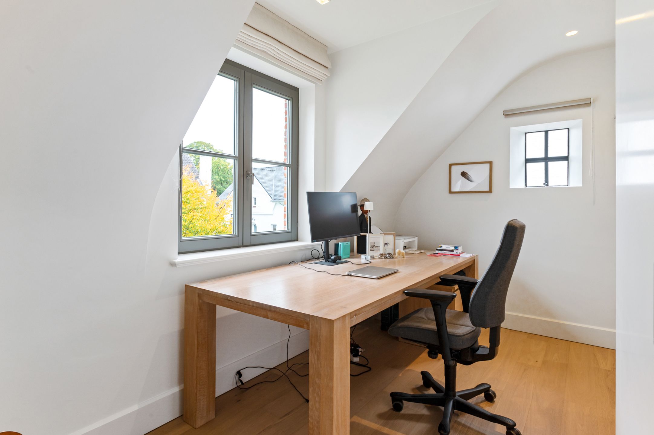 Uitzonderlijk mooie en recente woning op schitterend perceel foto 17