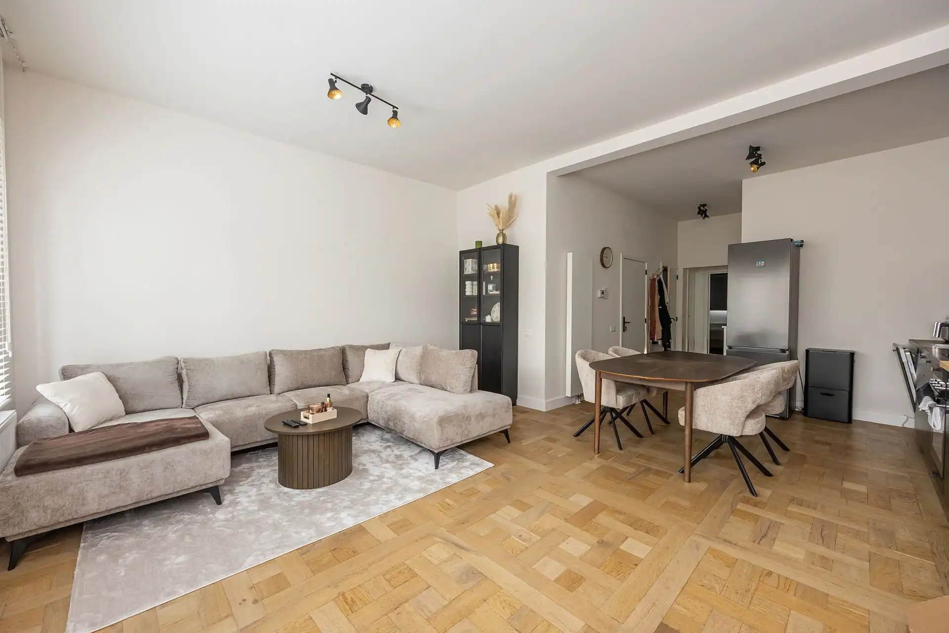Gerenoveerd tweeslaapkamer appartement te Deurne-Zuid foto 6