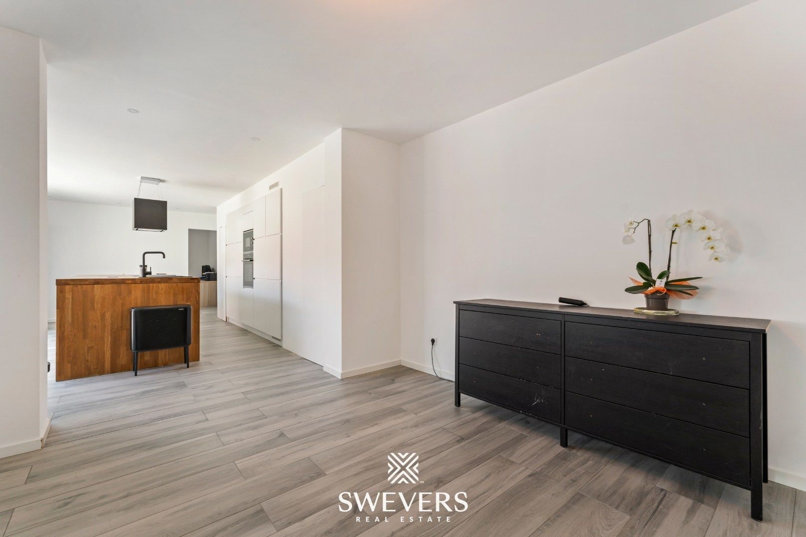 Instapklare, volledig gerenoveerde woning met zonnige tuin en grote garage foto 5