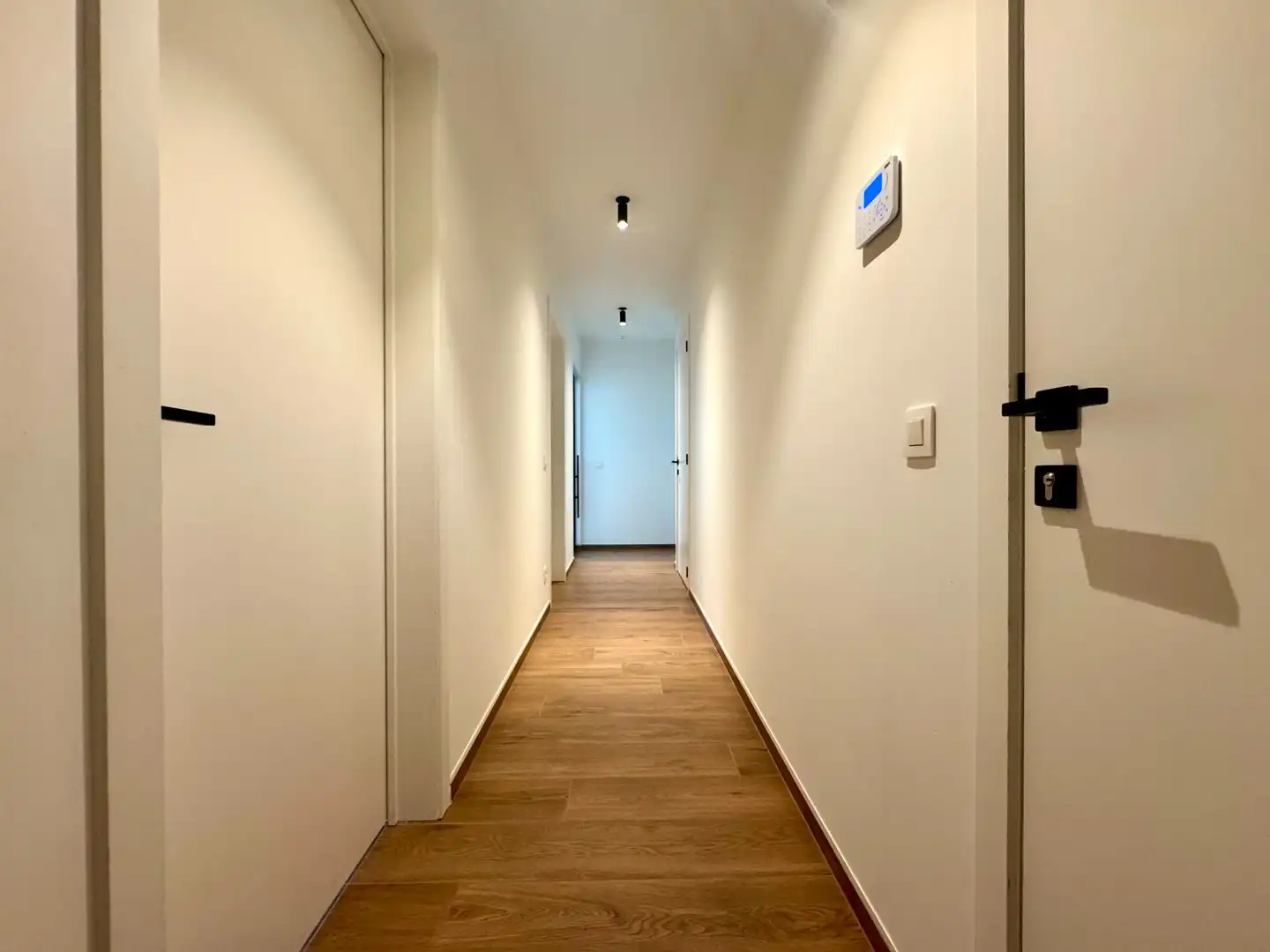 Luxe gelijkvloers appartement met 2 slaapkamers én tuin te huur foto 9